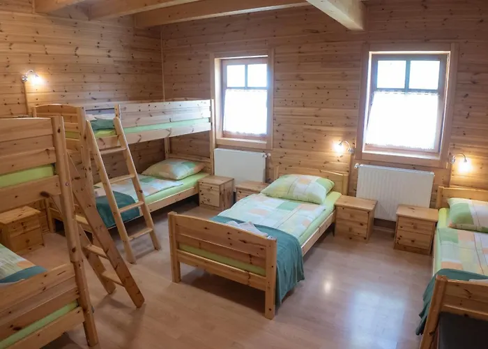 Hostel Bak Vendeglo Fahazak *