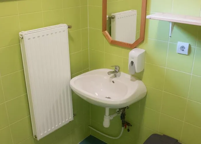 Hostel Bak Vendeglo Fahazak *